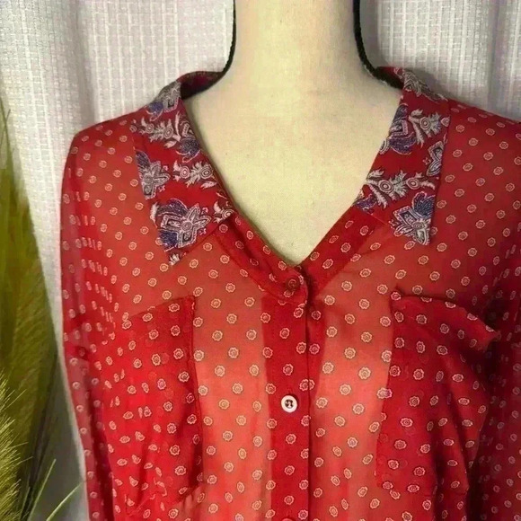 Free People Women’s M Red Button-Up Sheer Chiffon Roll Tab/Long Sleeve Tunic - Picture 2 of 15